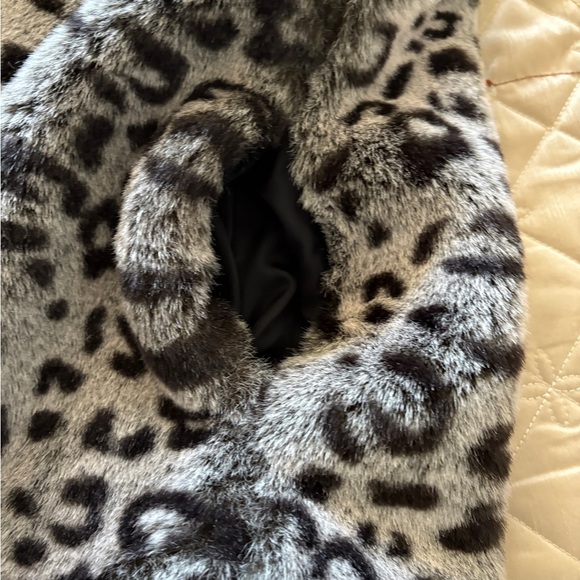 Leopard Print Faux Fur Vest Zipper Closure Side Pockets Black and Greyish - Picture 4 of 7